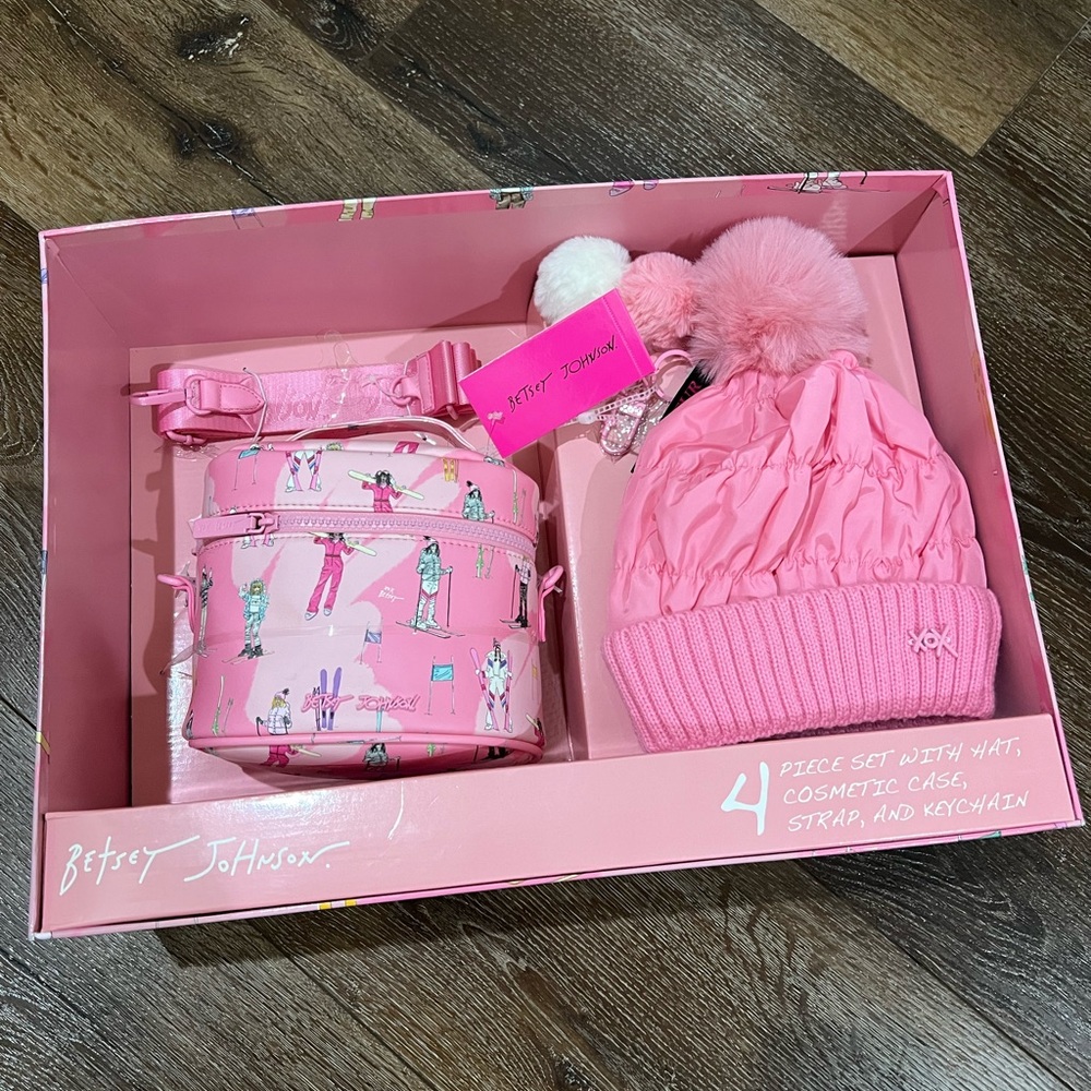 NWT 4 piesces xox Betsy Johnson set,
